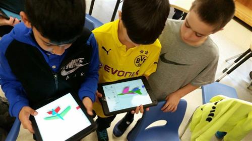 students with ipads 